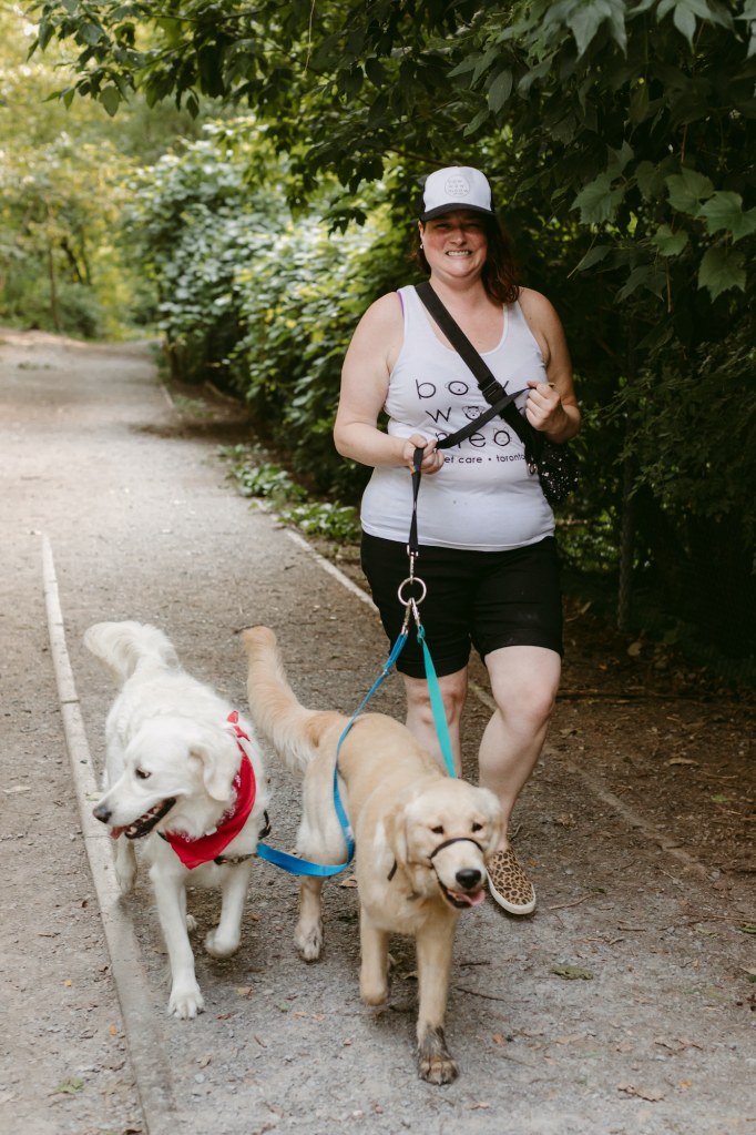 Bow Wow Meow Kat Walking